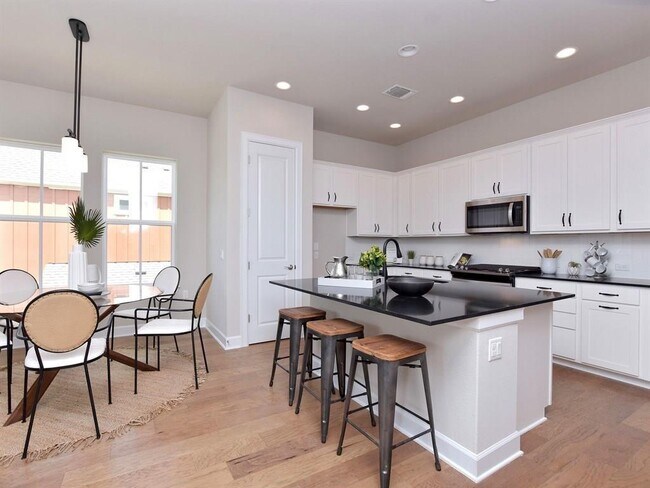 Photo - 2908 Zach Scott St