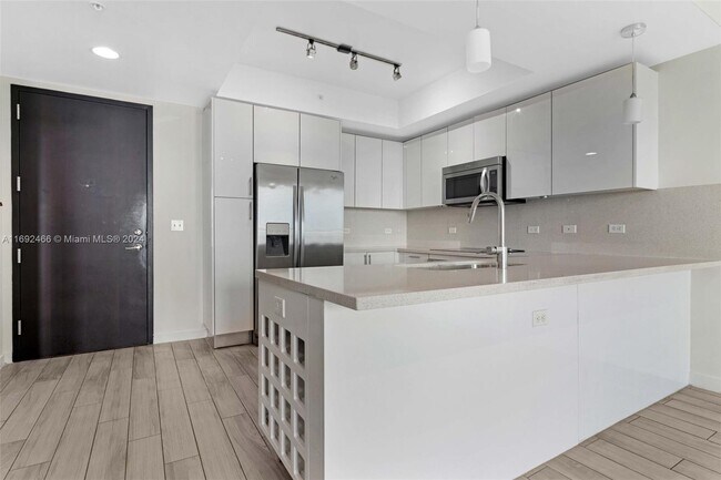 Photo - 999 SW 1st Ave