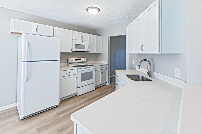 Photo - 2 bedroom, 2.5 bath end unit townhome in Newark
