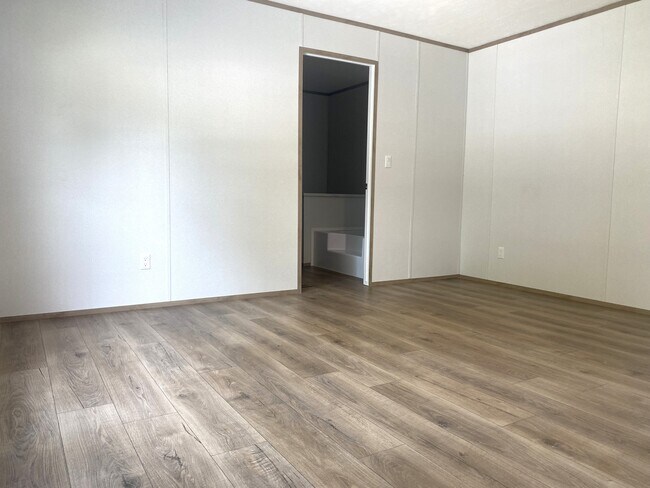 Photo - 535 Canterbury Ct