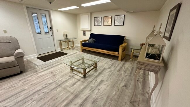 Building Photo - 11423 Schuylkill Rd Unit BSMT