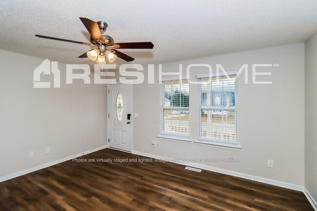 Photo - 239 Periwinkle St