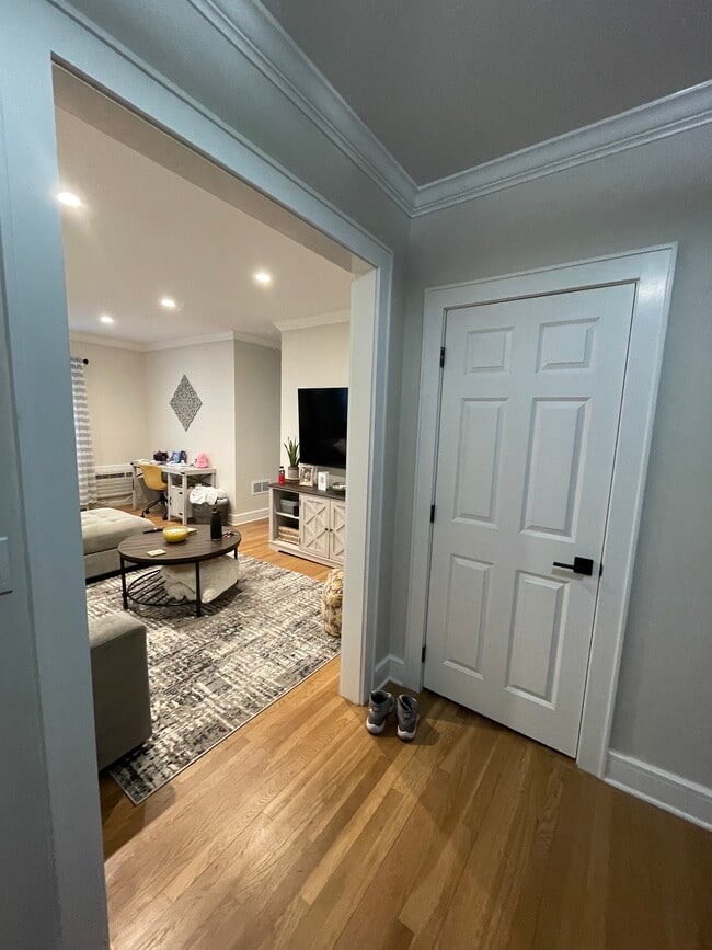 Photo - 8 Elmcrest Ter