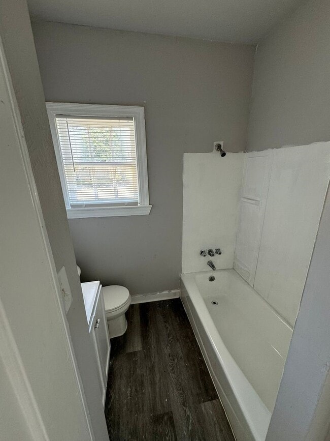 Photo - 1142 Lyle St
