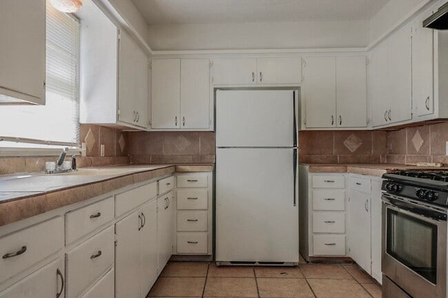 Photo - 2005 43rd St