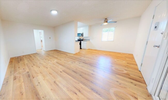 Photo - 20353 Saticoy St