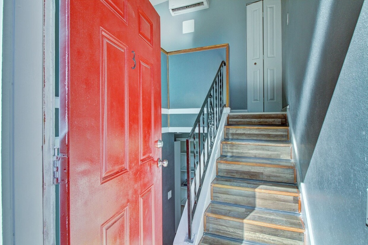 Remodeled 2 Bedroom in Lakewood! Great Loc... - Remodeled 2 Bedroom in Lakewood! Great Loc...