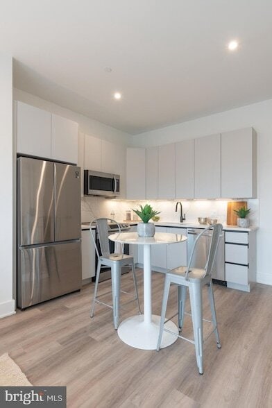 Photo - 1421 E Columbia Ave Unit 401