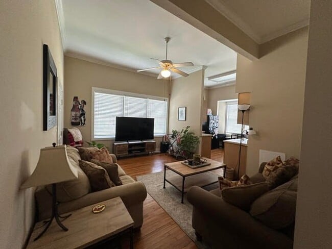 Photo - 425 Caplewood Dr Unit B