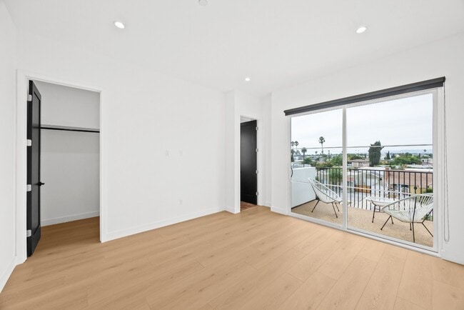 Photo - Bright and Spacious Newly Renovated Townhome | 5 Bedroom | 5 Bathroom | Parking Included
