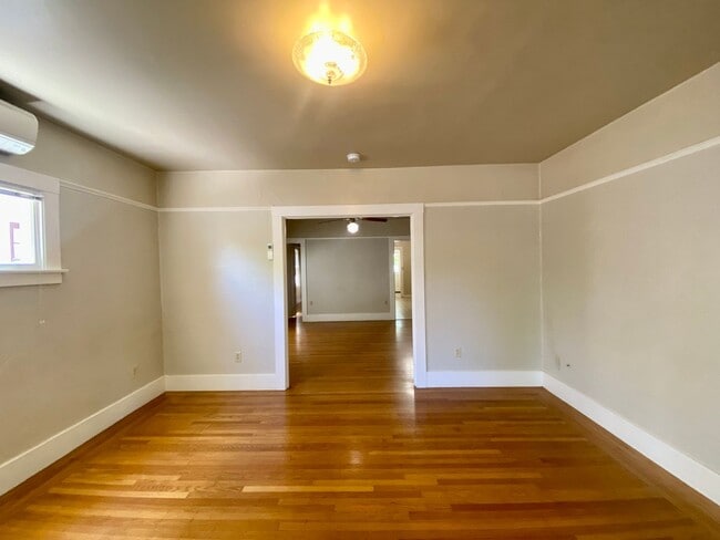 Photo - 926-932 35 Unit 93235s