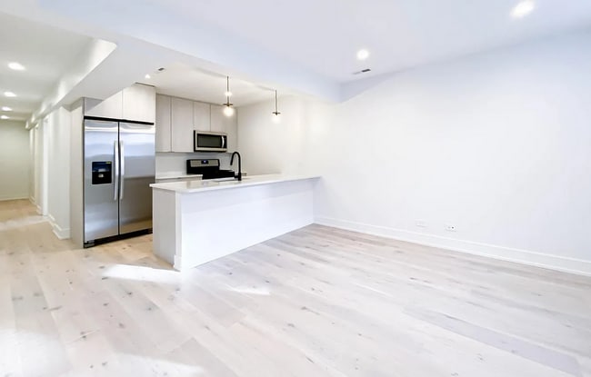 Photo - 1334 W Bryn Mawr Ave Unit G1