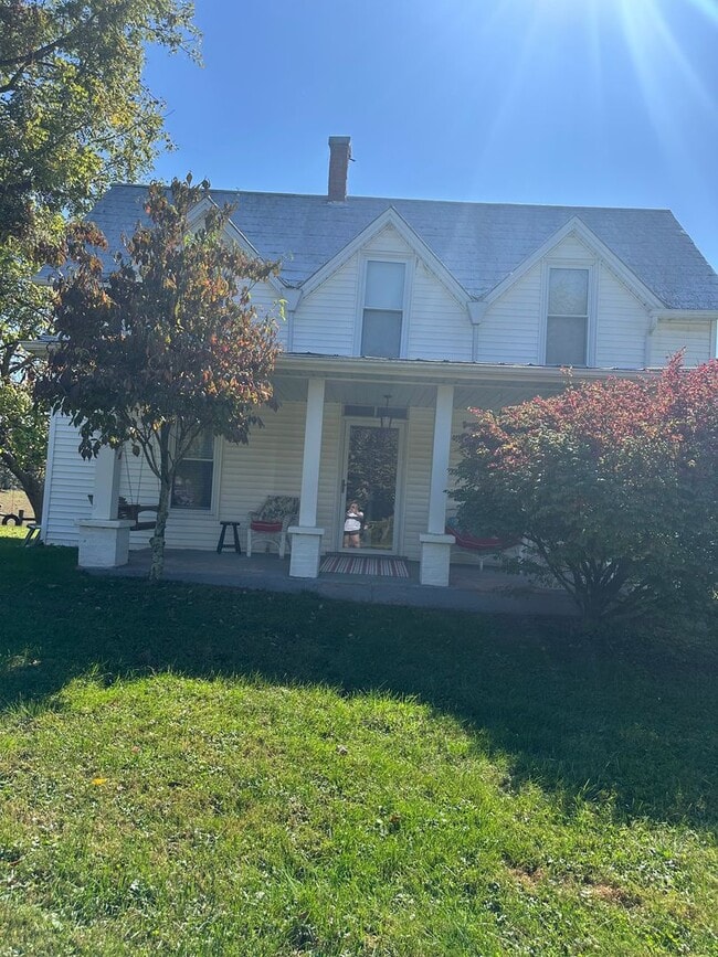 Photo - 4 Bedroom, 2 Bath farm house out in the Co...