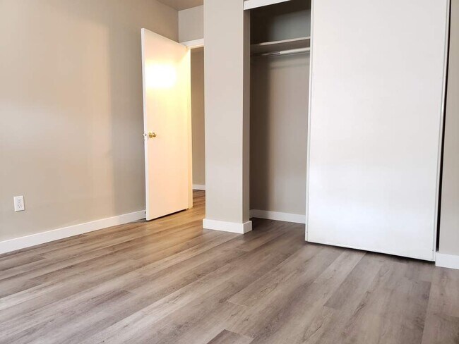 Photo - Flores Manor