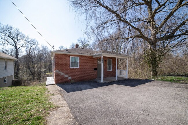 Building Photo - 2705 Palmer Ave