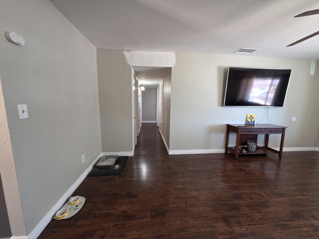 Photo - 25595 Cheryle St