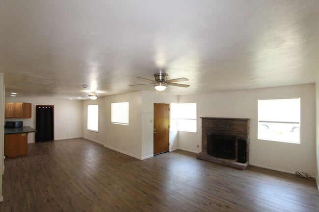 3409 Pima Dr