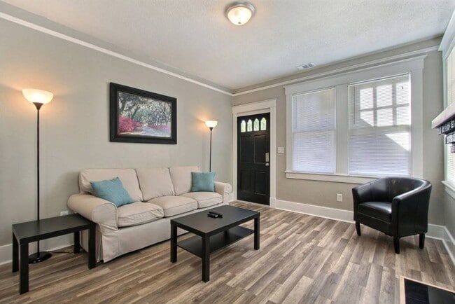 Photo - Large 2BR/1BA Downtown House Steps From Daffin Park