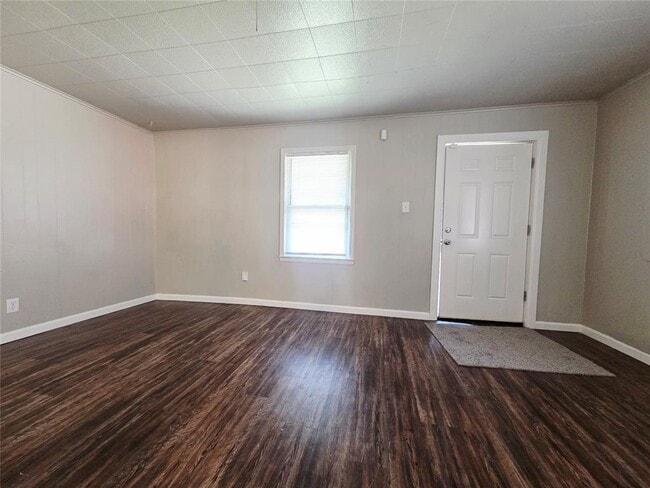 Photo - 307 E Kittyhawk Dr