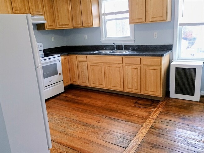 Building Photo - 14 Randall St Unit 3