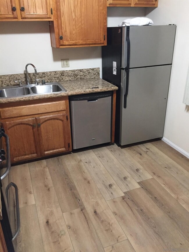 Photo - 1462 Oliver Ave Condo