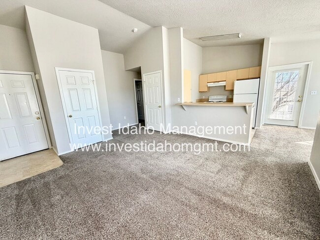 Building Photo - Avenger Lane Unit 201