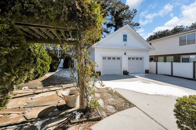 Photo - Beautiful Coastal Home for Rent – Ocean View / 17th Bay, Norfolk