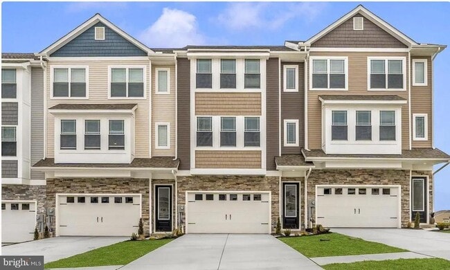 Building Photo - 525 Abigail Ave