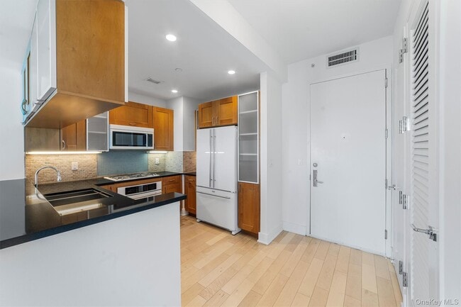 Photo - 175 Huguenot St Unidad 2108