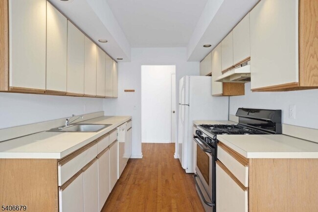 Photo - 25 Canterbury Rd Unit D