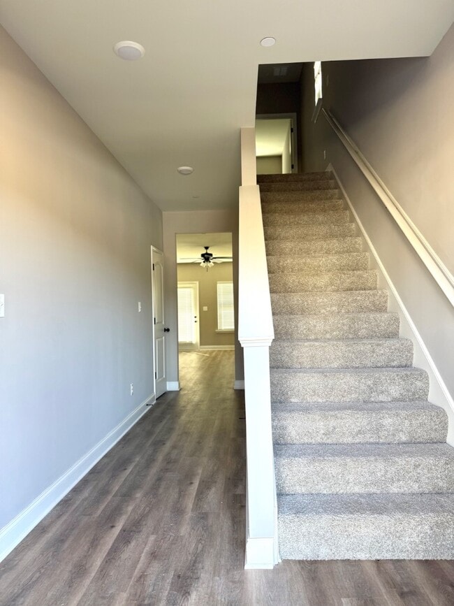 Photo - 4372 Ravenwood Park W