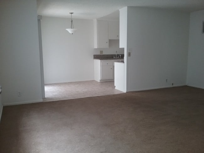 Photo - Monroe Manor