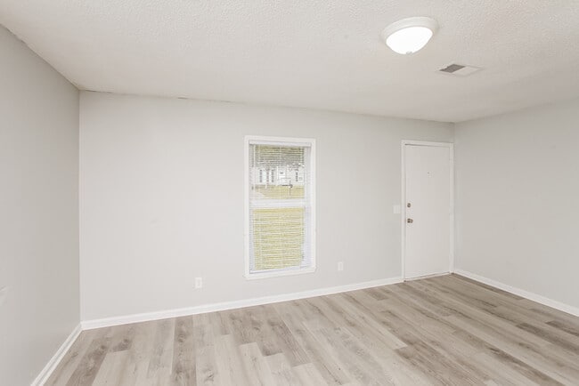 Photo - 524 Parlock Rd