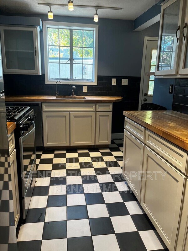 Photo - 572 Sunset View Dr