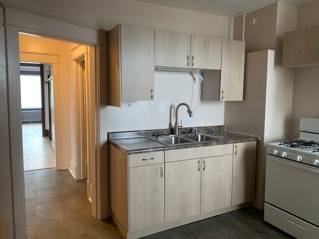 Photo - 122-126 W 4th Unit 126B