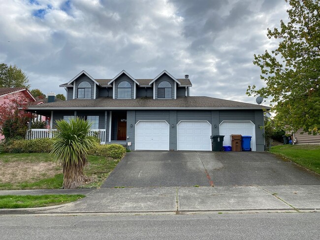 Photo - 3 Bedroom 2.5 Bath in North East Tacoma