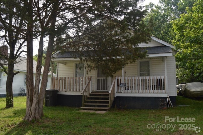 Building Photo - 208 Wilson St Rental