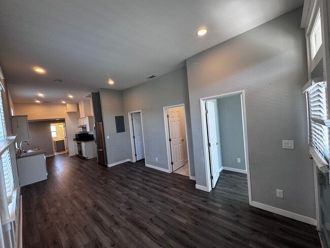 Photo - 3 BED/2 BATH HOME UPPER UNIT AVAIABLE FOR RENT IN OAKLAND, CA!!!! INCLUDING $500 OFF FIRST MONTHS...