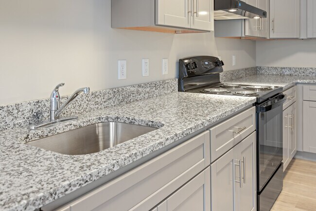 Style 1A Kitchen w/Granite Countertops