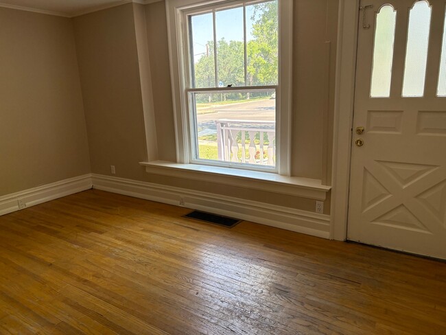 1303 Main St