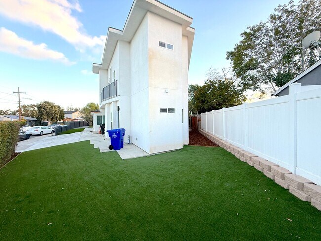 Photo - 5176-5178 Ewing St. Unit 5178 Ewing St.