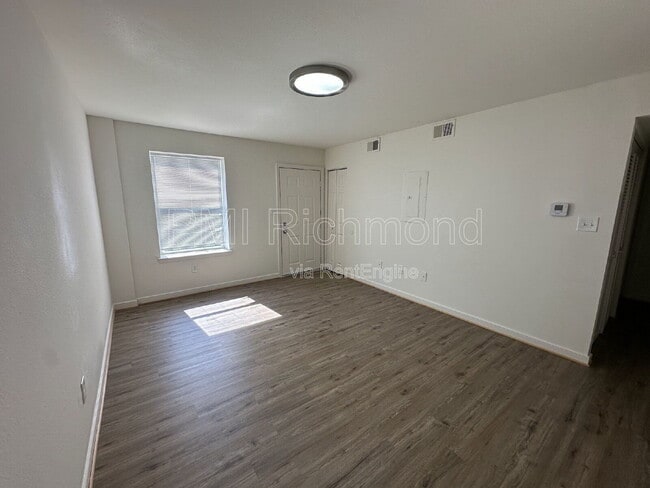 Photo - 3517 Briel St