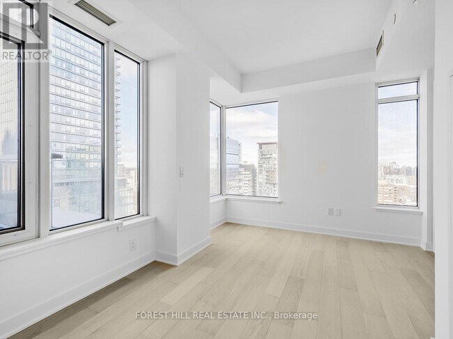Photo - 11 Yorkville Ave Unit 2403