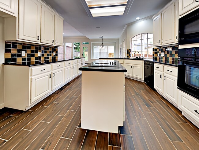 Building Photo - 3307 Clear Water Park Dr