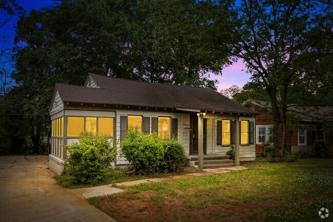 Building Photo - Stylish & Newly Renovated 4 Bedroom 2 Bath... Rental
