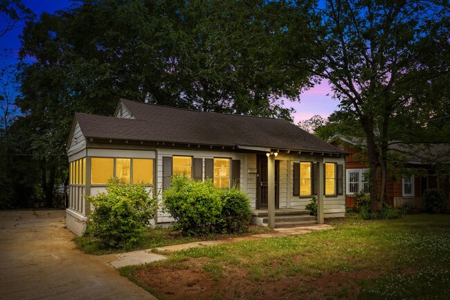 Stylish & Newly Renovated 4 Bedroom 2 Bath... - Stylish & Newly Renovated 4 Bedroom 2 Bath... Casa