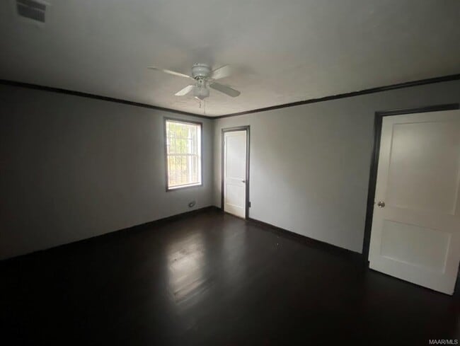 Photo - 3577 Whiting Ave