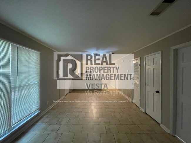 Photo - 247 Riley Ave Unidad B