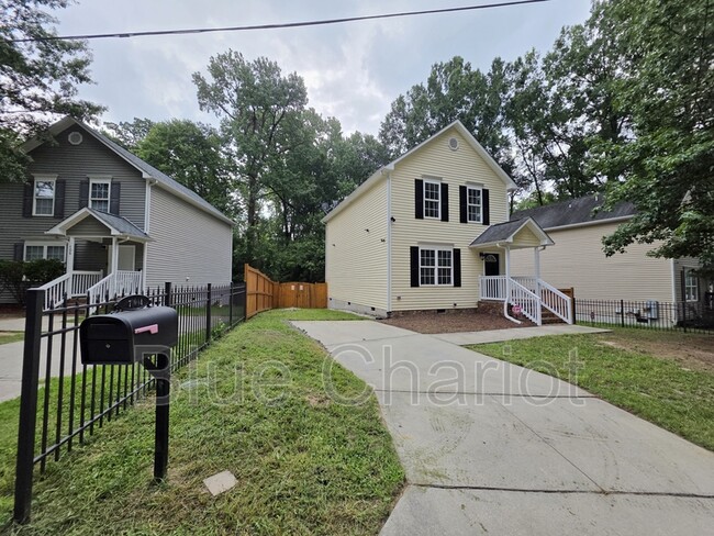 Building Photo - 704 Brye St