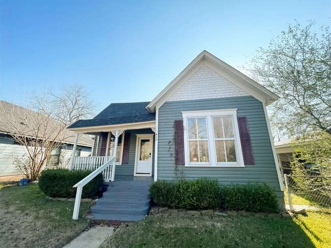 Photo - 412 W Day St